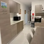 Sunrise Court Апартаменты *