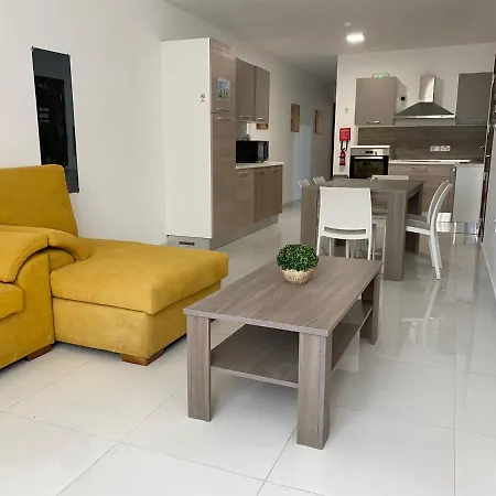 Sunrise Court Apartment *